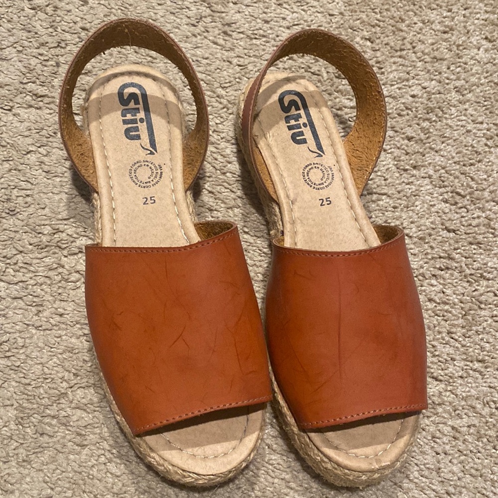 Worn one like New Mexican style shoes